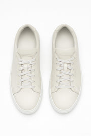 Caratteristica di questa scarpa leggerissima e foderata in agnello bianco Made n Italy Campo Neutro