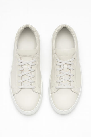 Caratteristica di questa scarpa leggerissima e foderata in agnello bianco Made n Italy Campo Neutro