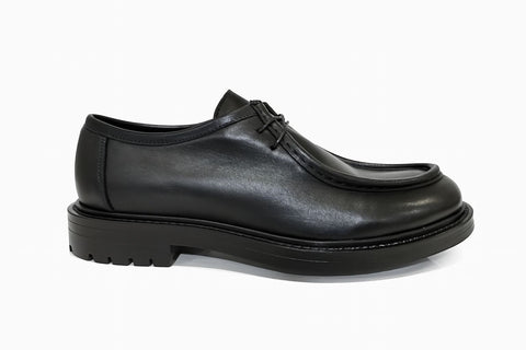 Art st 06 Stringata a due fori in pelle nera