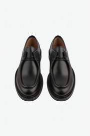 Art st 06 Stringata a due fori in pelle nera